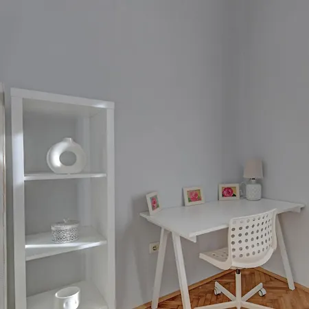 Royal Street Retreat Apartment
